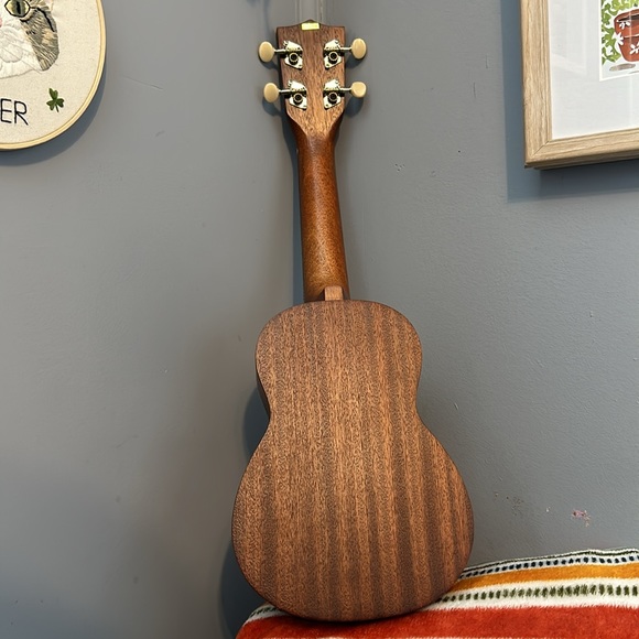 Makala Soprano Ukulele - Picture 2 of 6
